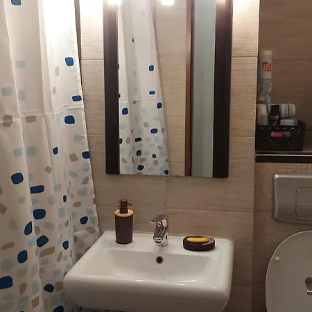 Chic And Comfortable 1 Bedroom Flat Close To Center